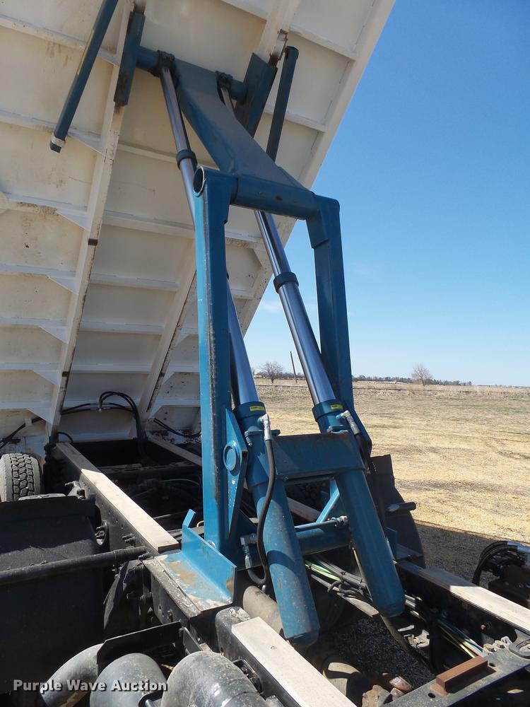 image for item DX9077 2007 Freightliner Columbia Heritage Edition silage truck