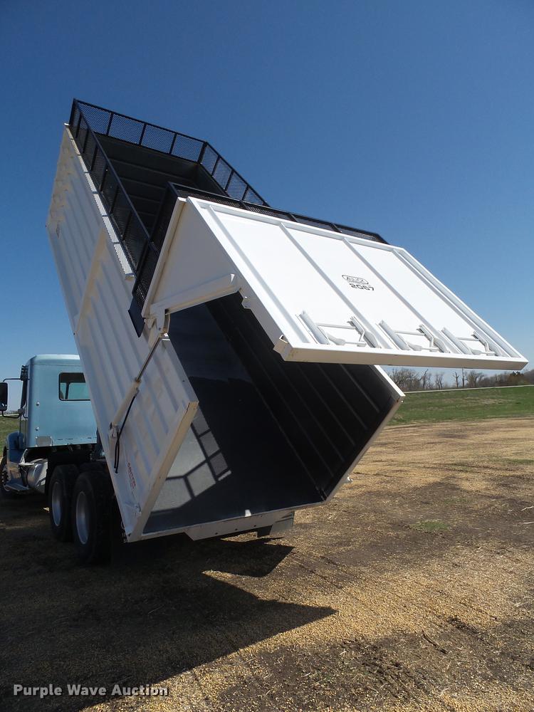 image for item DX9077 2007 Freightliner Columbia Heritage Edition silage truck