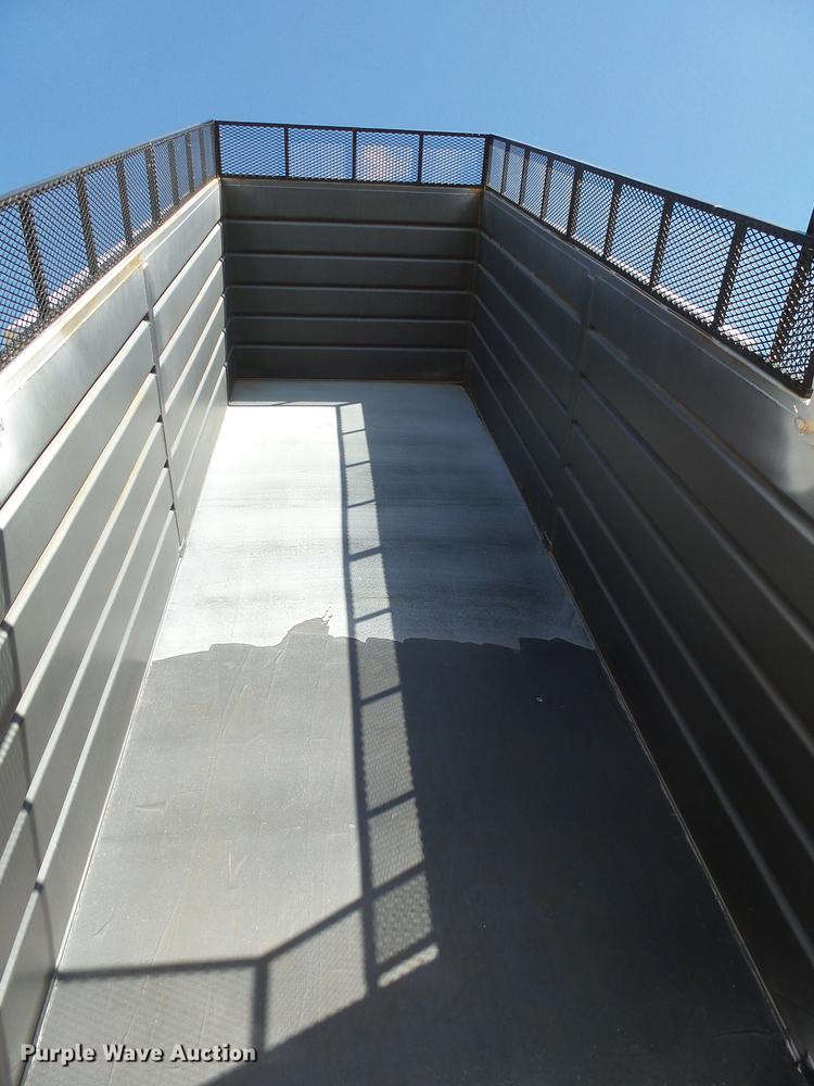 image for item DX9077 2007 Freightliner Columbia Heritage Edition silage truck