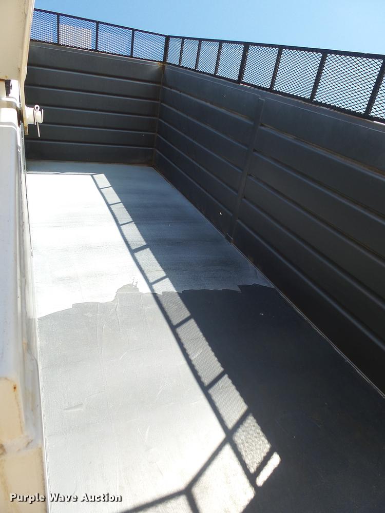 image for item DX9077 2007 Freightliner Columbia Heritage Edition silage truck