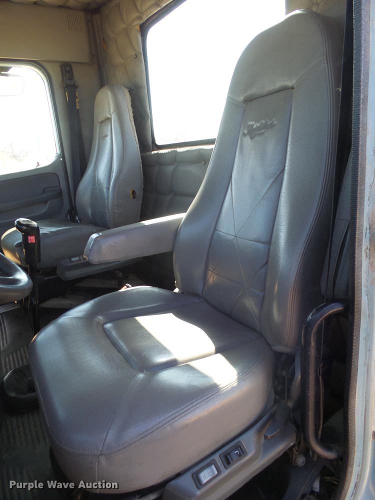 image for item DX9077 2007 Freightliner Columbia Heritage Edition silage truck