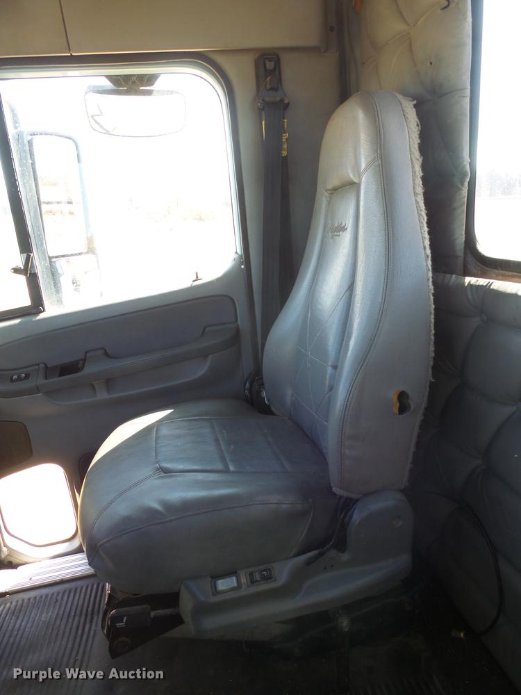 image for item DX9077 2007 Freightliner Columbia Heritage Edition silage truck