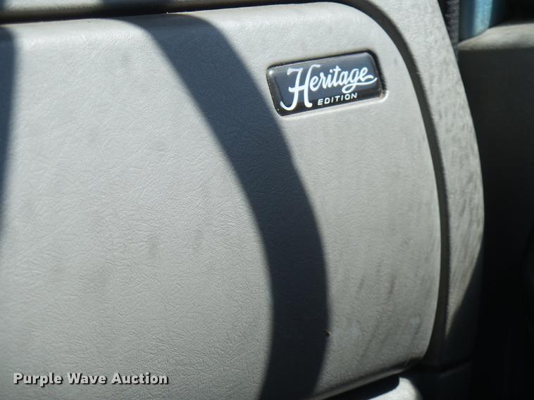 image for item DX9077 2007 Freightliner Columbia Heritage Edition silage truck