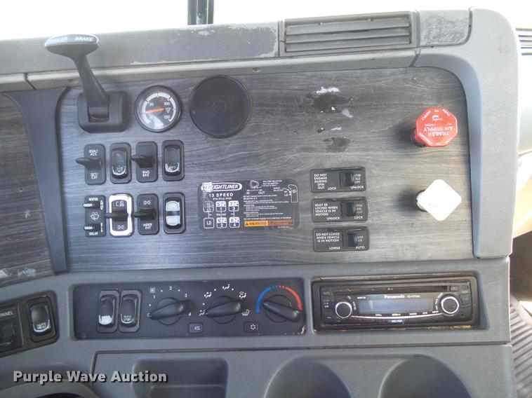 image for item DX9077 2007 Freightliner Columbia Heritage Edition silage truck