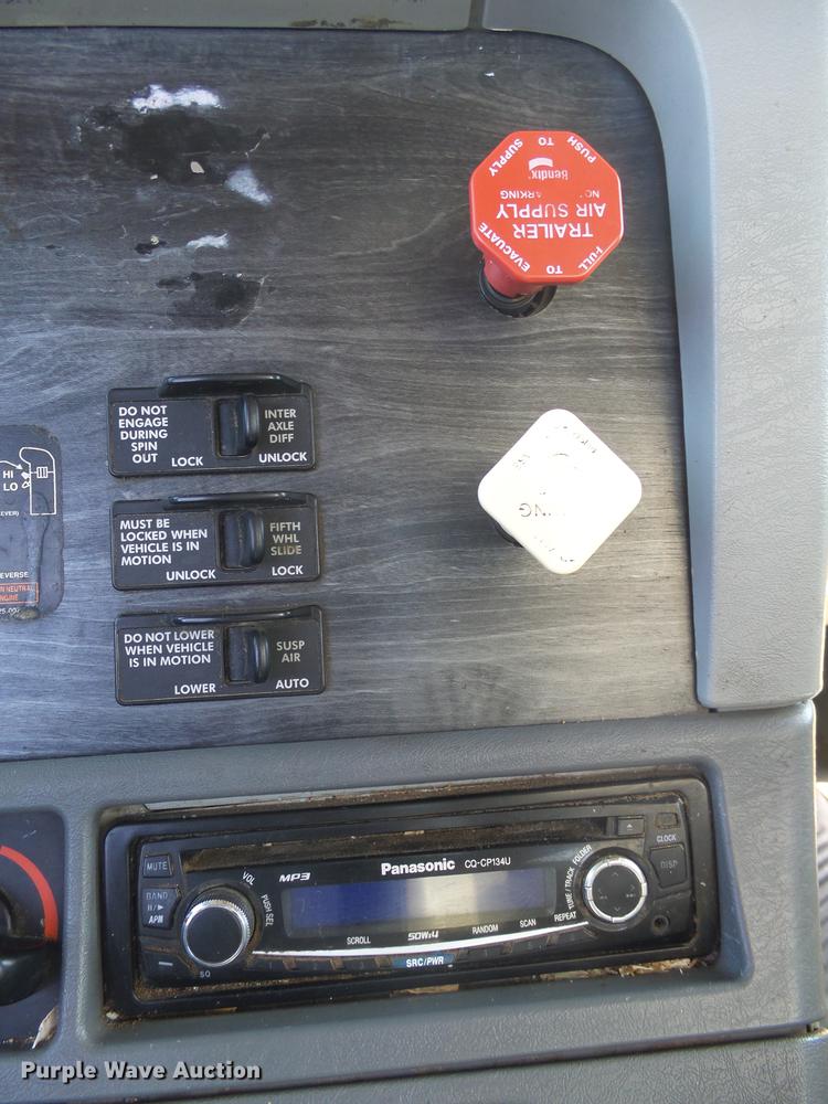 image for item DX9077 2007 Freightliner Columbia Heritage Edition silage truck