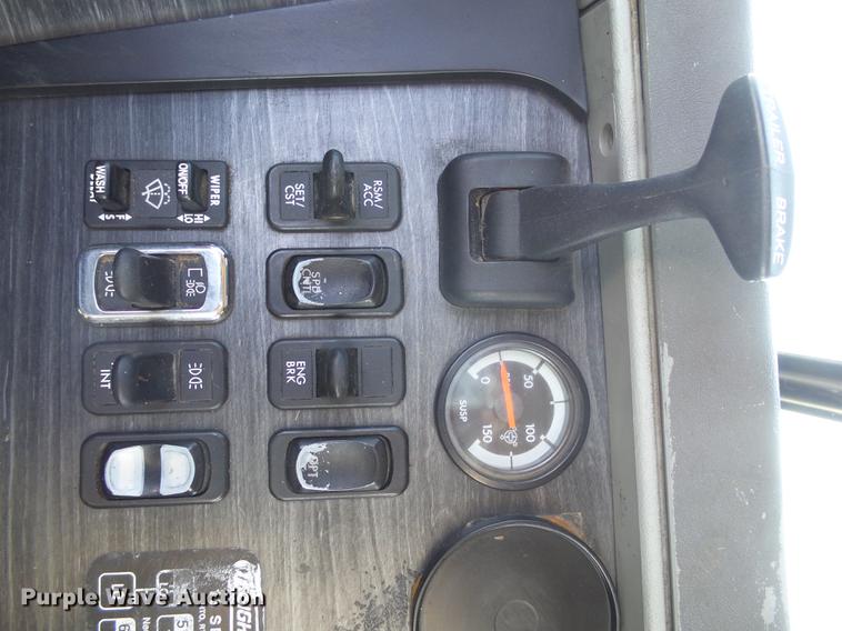 image for item DX9077 2007 Freightliner Columbia Heritage Edition silage truck