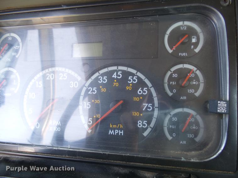 image for item DX9077 2007 Freightliner Columbia Heritage Edition silage truck