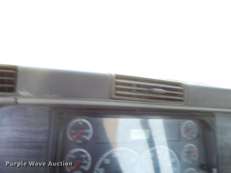 image for item DX9077 2007 Freightliner Columbia Heritage Edition silage truck