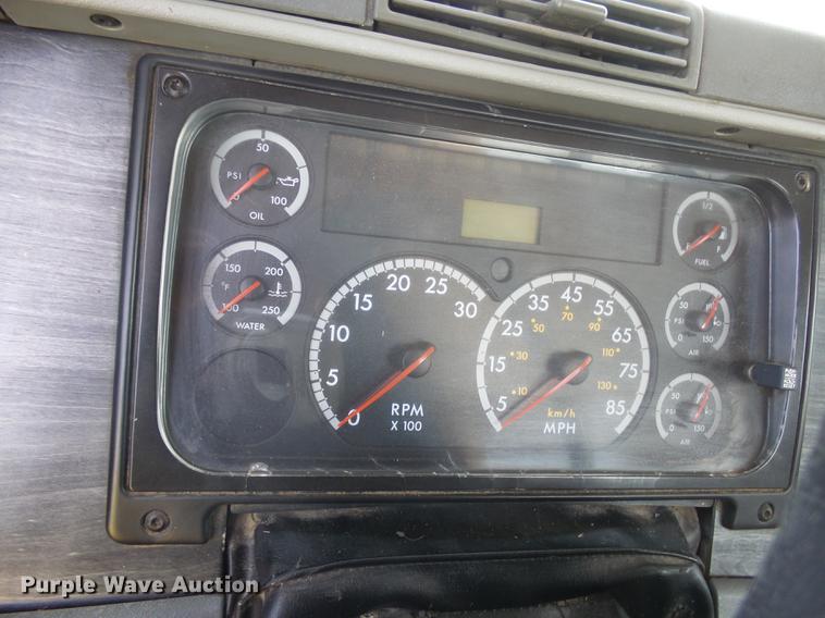 image for item DX9077 2007 Freightliner Columbia Heritage Edition silage truck