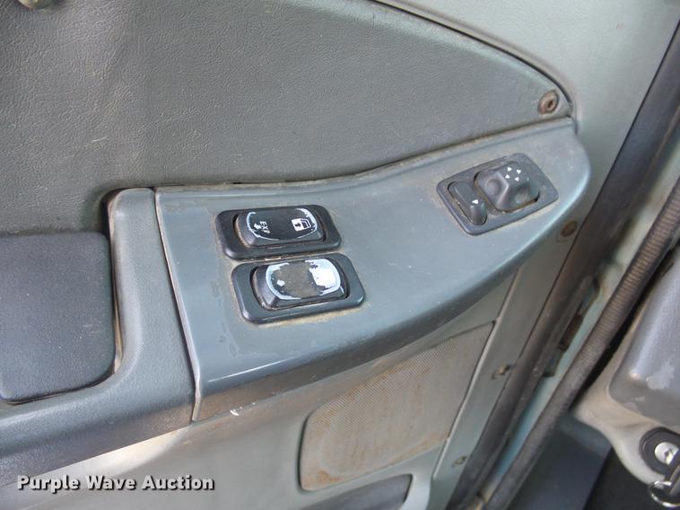 image for item DX9077 2007 Freightliner Columbia Heritage Edition silage truck