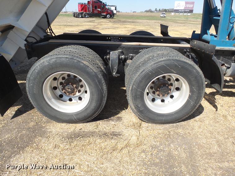 image for item DX9077 2007 Freightliner Columbia Heritage Edition silage truck