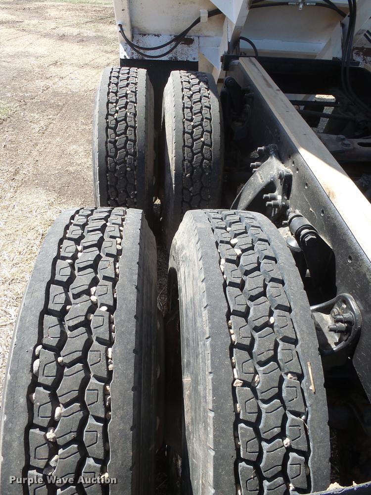 image for item DX9077 2007 Freightliner Columbia Heritage Edition silage truck