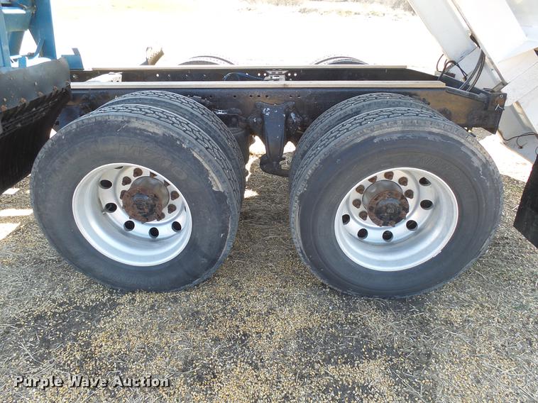 image for item DX9077 2007 Freightliner Columbia Heritage Edition silage truck