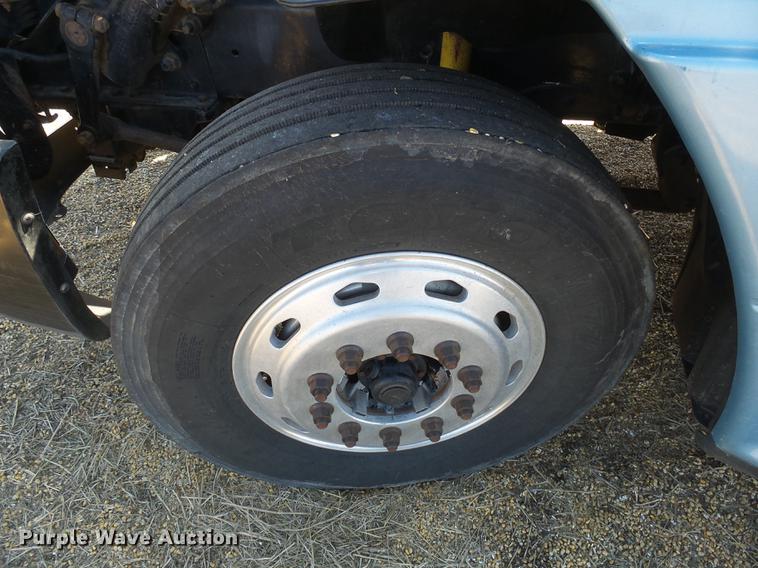 image for item DX9077 2007 Freightliner Columbia Heritage Edition silage truck