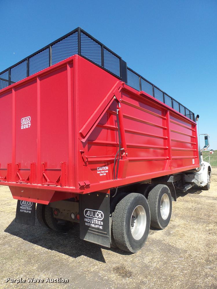 image for item DX9084 2006 International Eagle 9200i silage truck