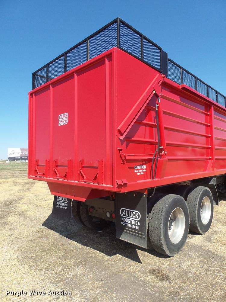 image for item DX9084 2006 International Eagle 9200i silage truck