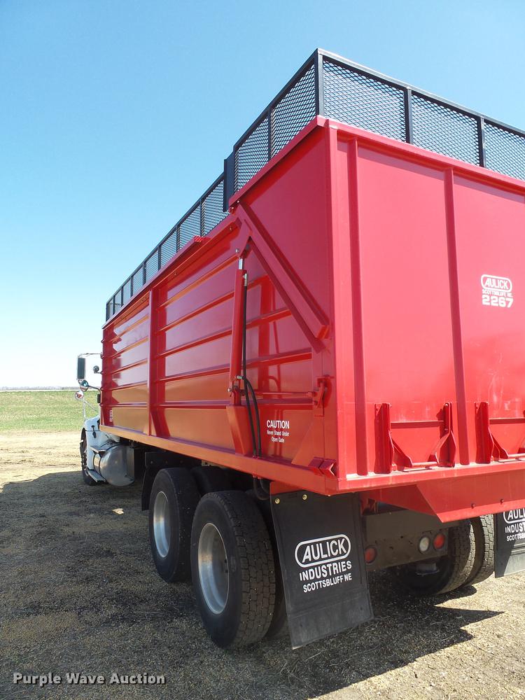 image for item DX9084 2006 International Eagle 9200i silage truck