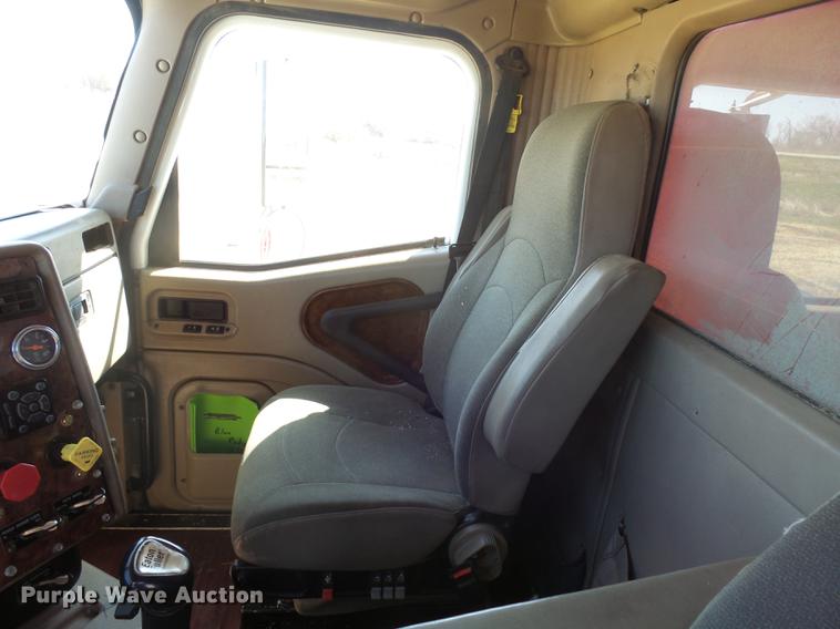 image for item DX9084 2006 International Eagle 9200i silage truck