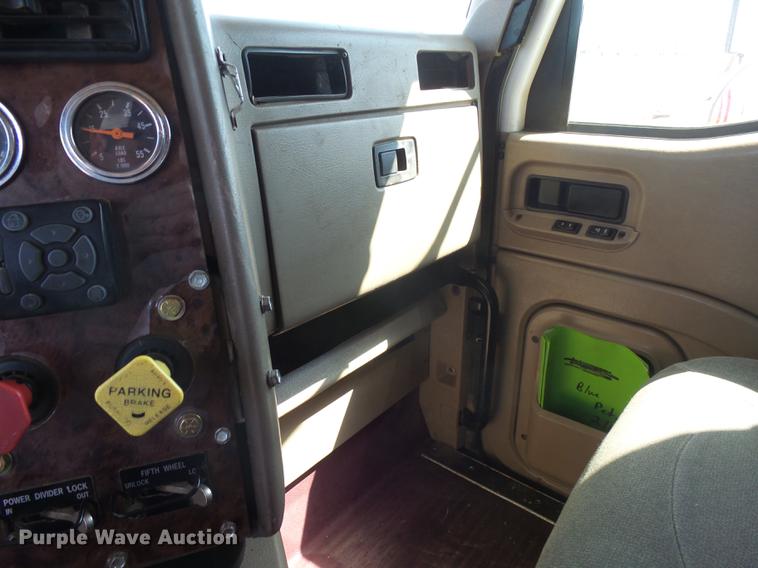 image for item DX9084 2006 International Eagle 9200i silage truck