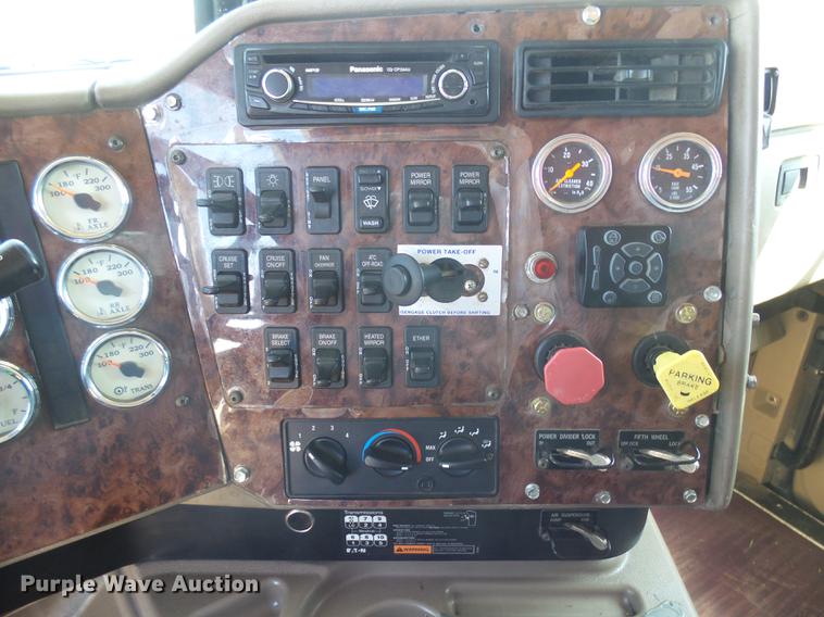 image for item DX9084 2006 International Eagle 9200i silage truck