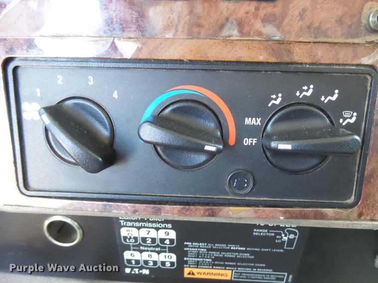 image for item DX9084 2006 International Eagle 9200i silage truck