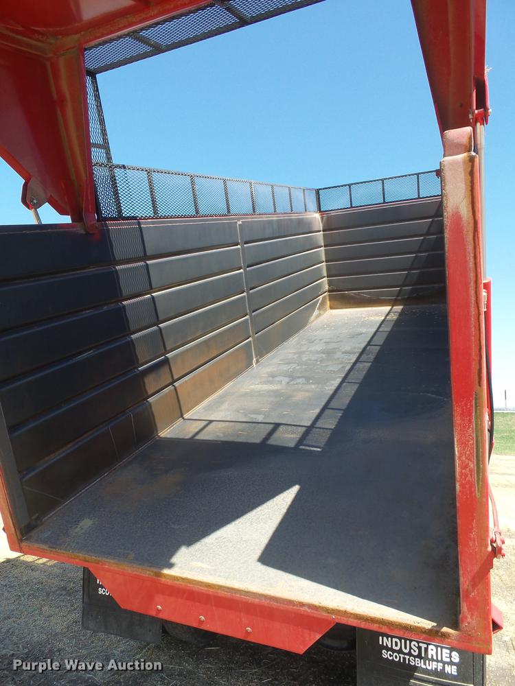 image for item DX9084 2006 International Eagle 9200i silage truck