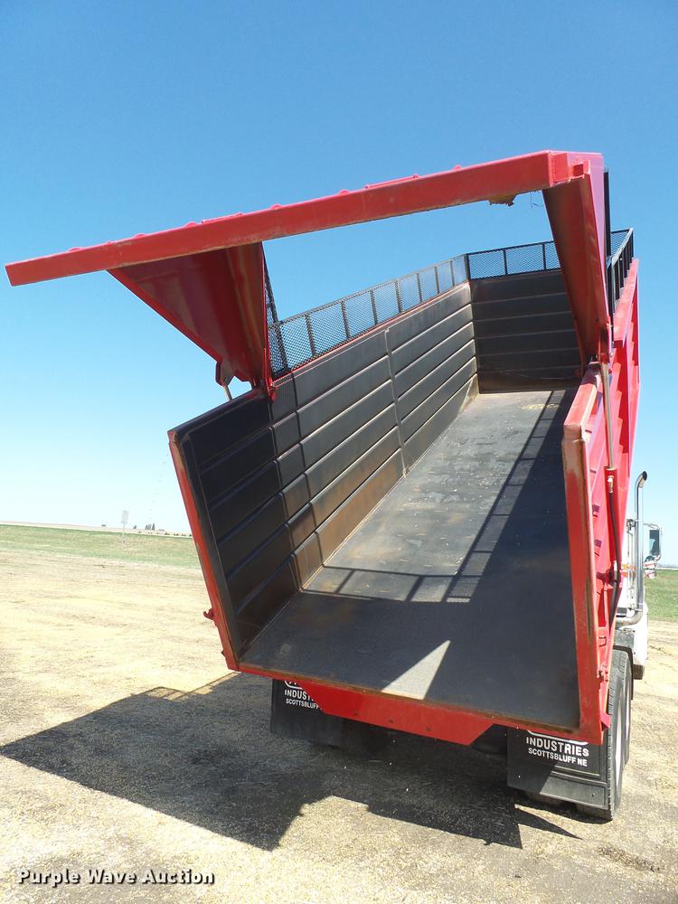 image for item DX9084 2006 International Eagle 9200i silage truck