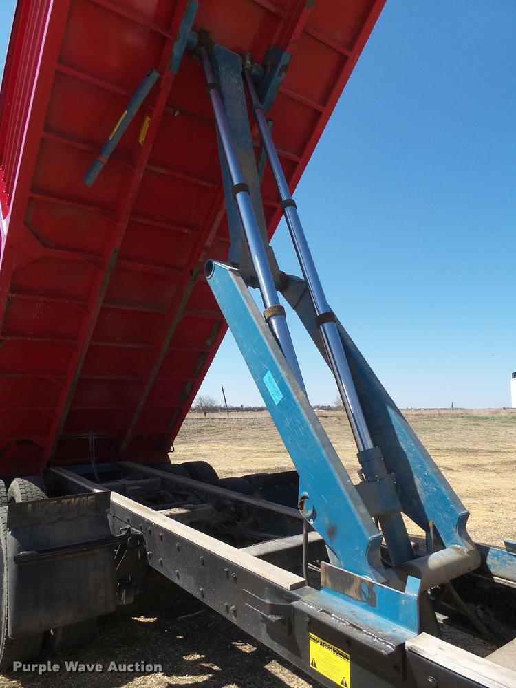 image for item DX9084 2006 International Eagle 9200i silage truck