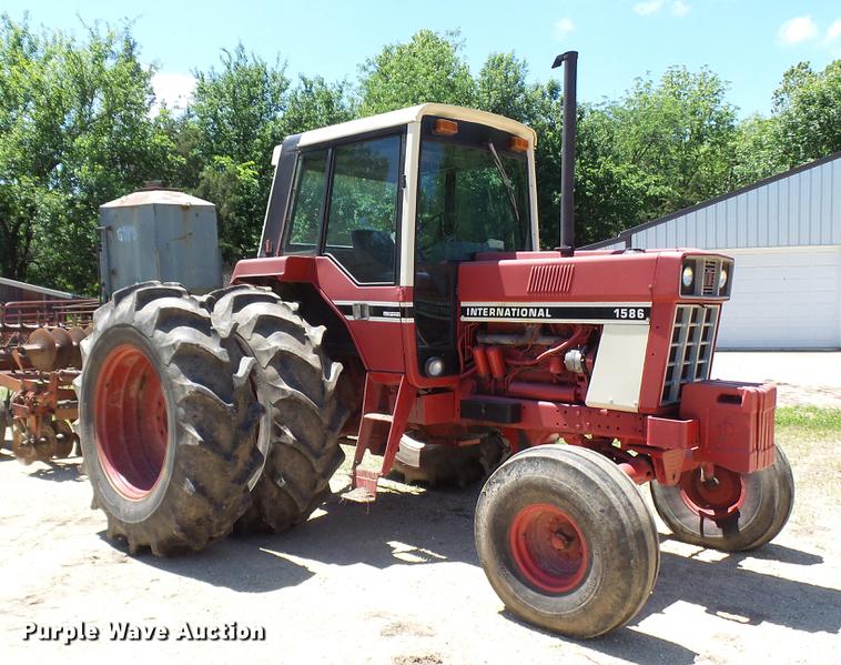 image for item DX9357 1980 International 1586 tractor