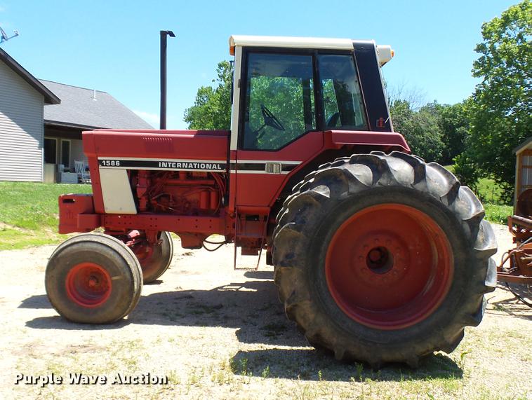 image for item DX9357 1980 International 1586 tractor