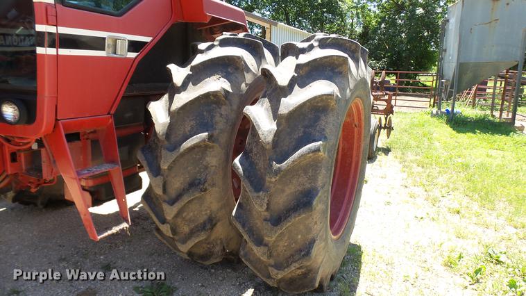 image for item DX9357 1980 International 1586 tractor