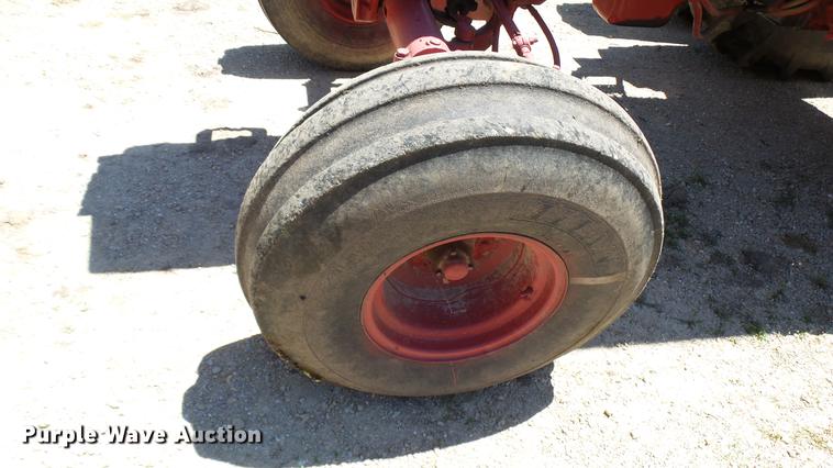 image for item DX9357 1980 International 1586 tractor