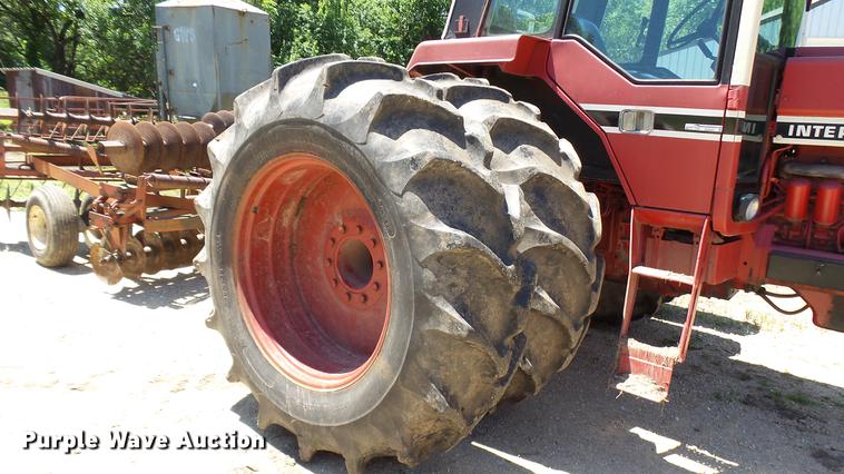 image for item DX9357 1980 International 1586 tractor