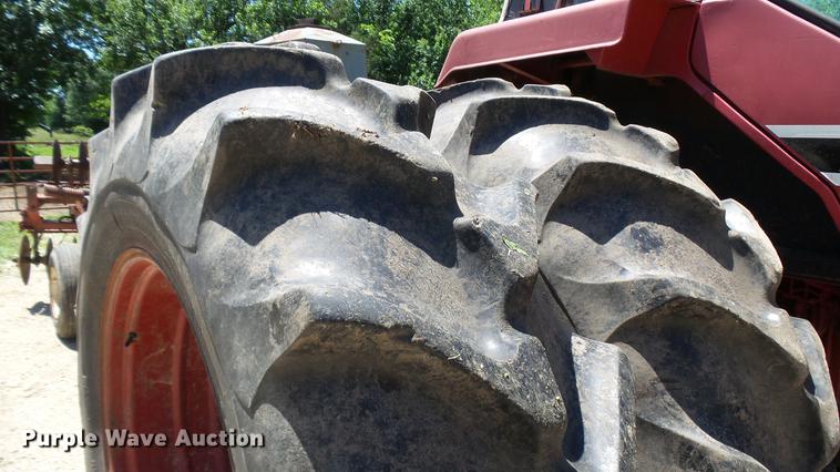 image for item DX9357 1980 International 1586 tractor