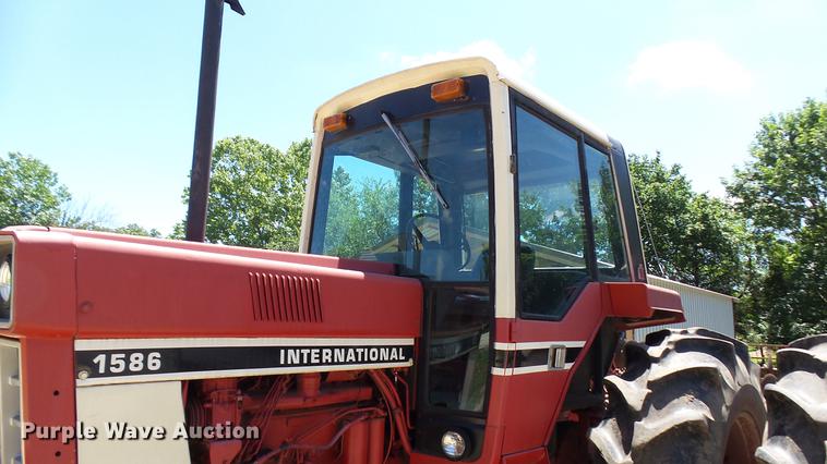 image for item DX9357 1980 International 1586 tractor