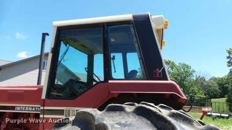 image for item DX9357 1980 International 1586 tractor