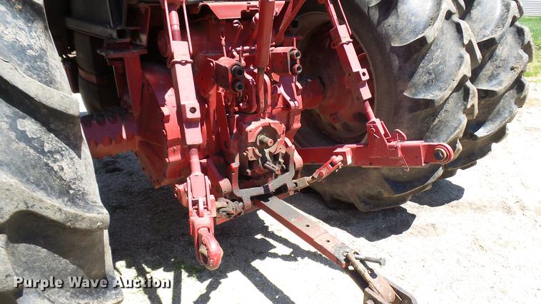 image for item DX9357 1980 International 1586 tractor