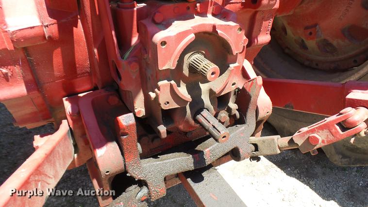 image for item DX9357 1980 International 1586 tractor
