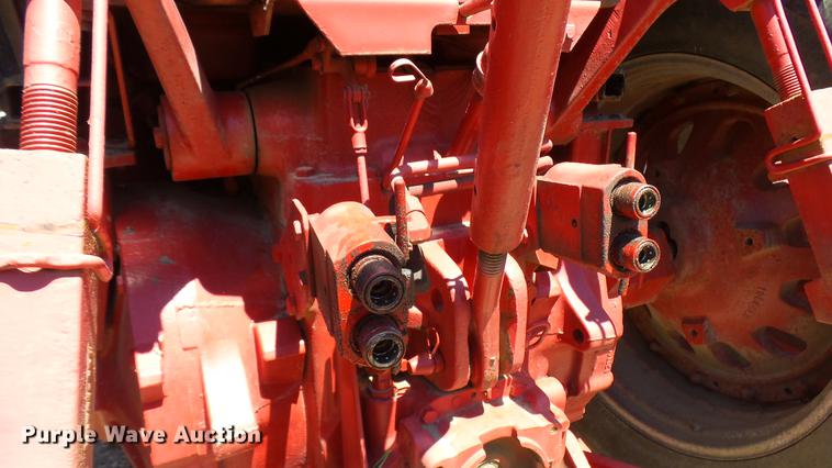 image for item DX9357 1980 International 1586 tractor