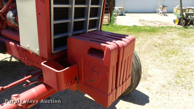 image for item DX9357 1980 International 1586 tractor