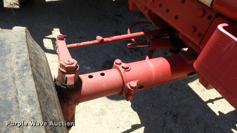 image for item DX9357 1980 International 1586 tractor