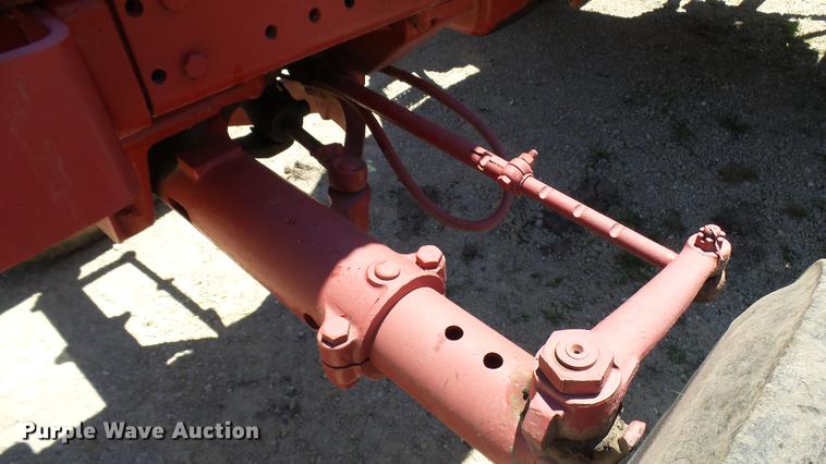 image for item DX9357 1980 International 1586 tractor