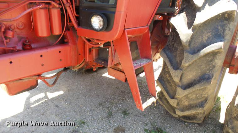 image for item DX9357 1980 International 1586 tractor