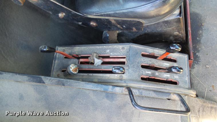 image for item DX9357 1980 International 1586 tractor