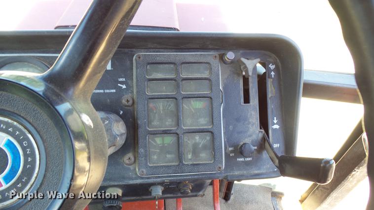 image for item DX9357 1980 International 1586 tractor