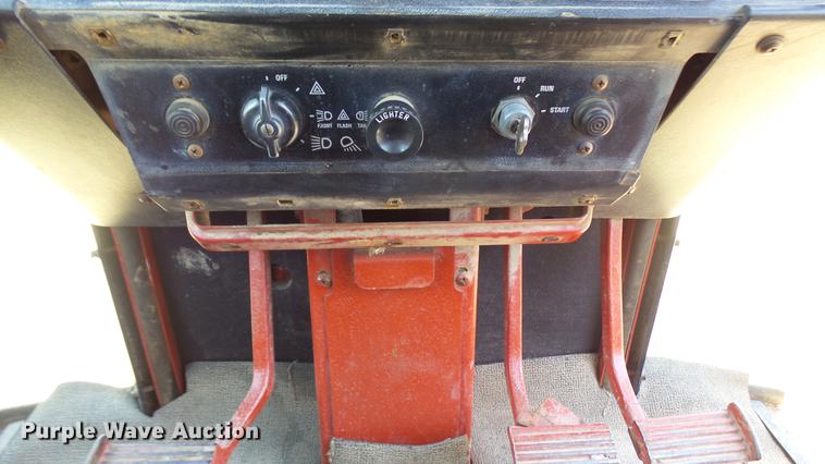 image for item DX9357 1980 International 1586 tractor