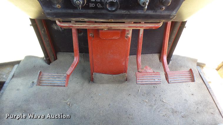 image for item DX9357 1980 International 1586 tractor