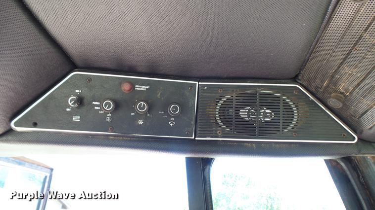 image for item DX9357 1980 International 1586 tractor