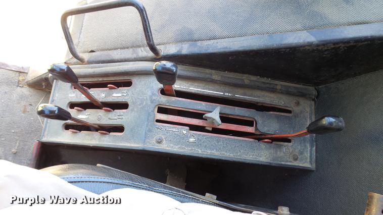 image for item DX9357 1980 International 1586 tractor