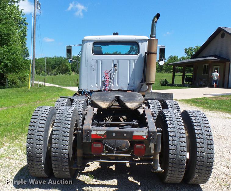 image for item DX9359 1992 International 8300 semi truck